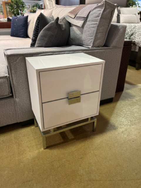 MS I-3490 Glossy White With Chrome Base Accent Table [NEW]