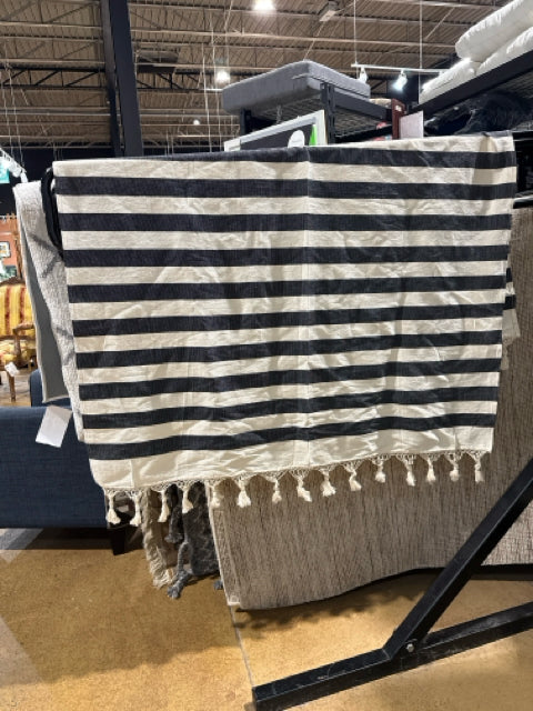 Nativa Woven Throw Black & White Made in Mexico [MHF]