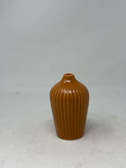 CB2 Ribbed Bud Vase [MHF]