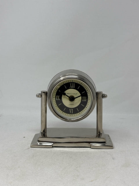 Silver Metal Table Clock [MHF]