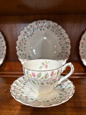 Myott Olde Chelsea Staffordshire "Fascination" China Dinnerware Set