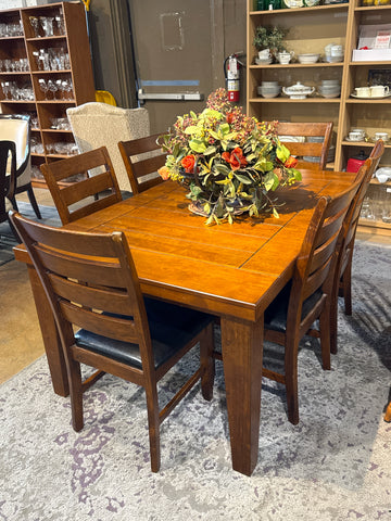 Dining Room &amp; Kitchen