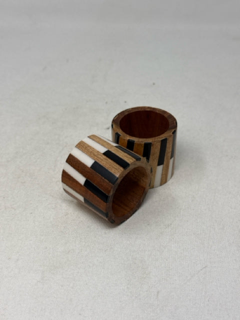Pair of Wooden Black & White Napkin Rings [MHF]