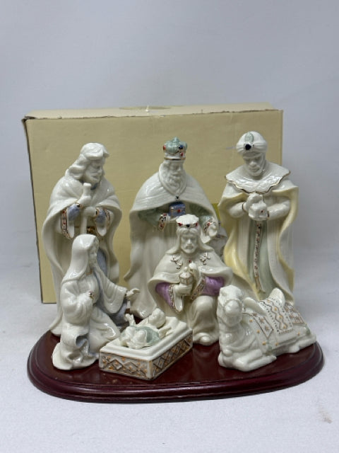 Holiday Collection Nativity Figurines