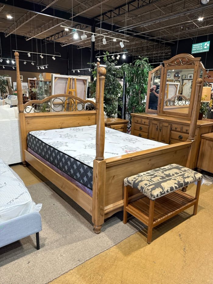 Palliser Queen Wood 4 Poster Bed