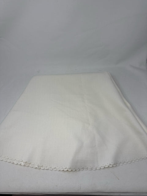5' Round Cream Scalloped Edge Polyester/Cotton Tablecloth