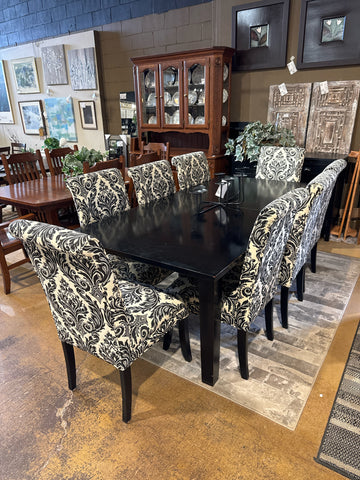 Dining Room &amp; Kitchen
