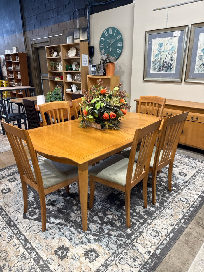 Shermag 7 Piece Maple Dining Table & 6 Chairs With Leaf