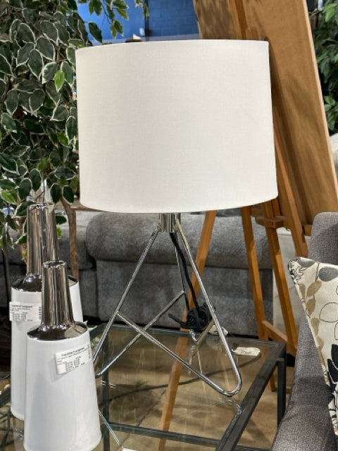 Chrome Tripod Base White Shade Table Lamp [MHF]