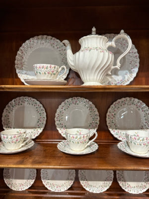 Myott Olde Chelsea Staffordshire "Fascination" China Dinnerware Set