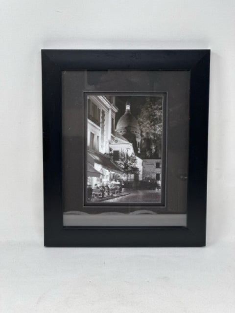 Black Framed B&W Street Scene Photography