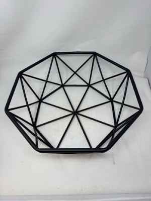 Mercana Davy 17" Hexagonal Black Metal Bowl  [MHF]