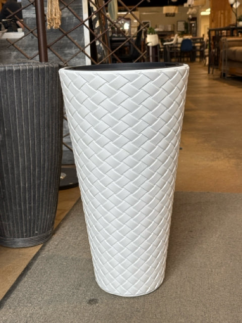 Plastic White Basket Weave Plant Pot