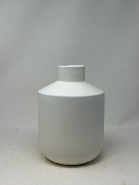 Matt White Ceramic Vase [MHF]
