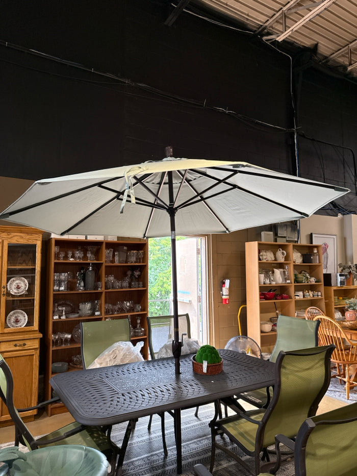 California Umbrella Round Market Sunbrella Spa