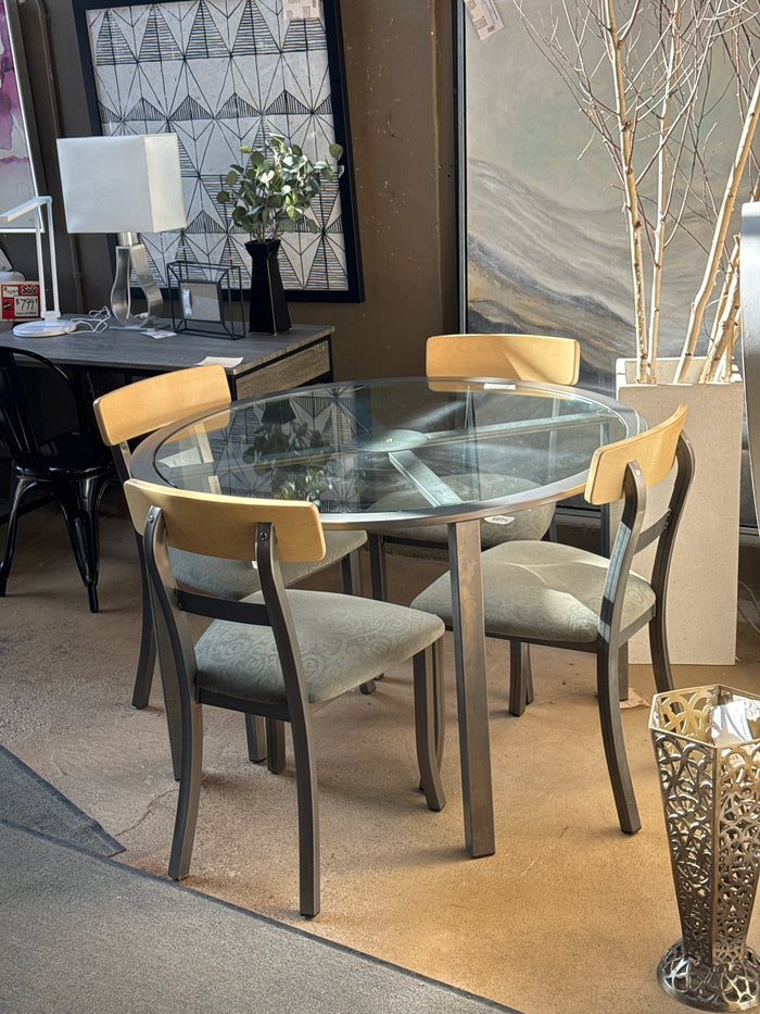 Amisco 5 Piece Glass Top Dining Table & 6 Chairs