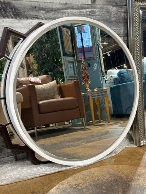 Round Renwil White Framed Mirror [MHF]