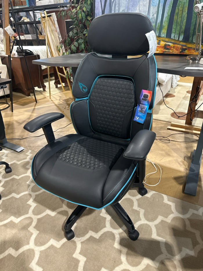 B-ST 1752582 CENTURION GAMING CHAIR (Damaged  Not Adjustable)