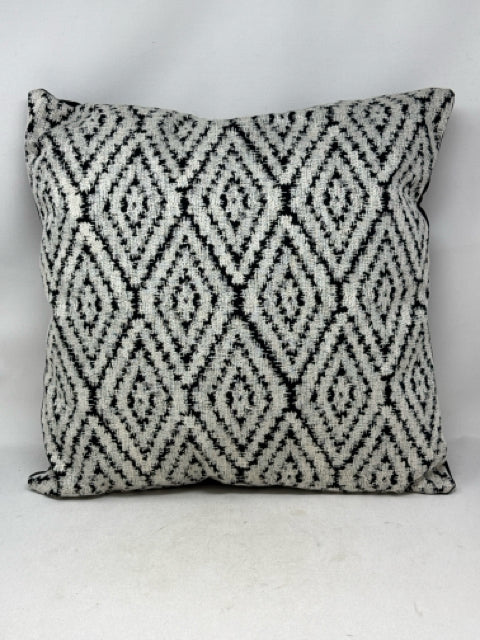 Bouclair Black & White Pillow [MHF]