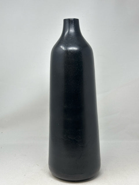 Renwil Black Metal Vase [MHF]