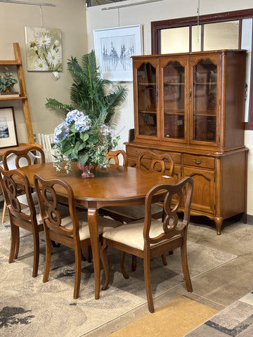 Dining Room &amp; Kitchen