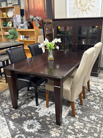 Dining Room &amp; Kitchen