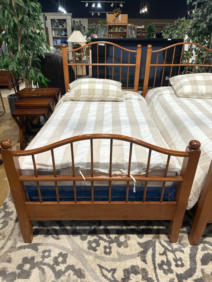 Solid Maple Single Bed