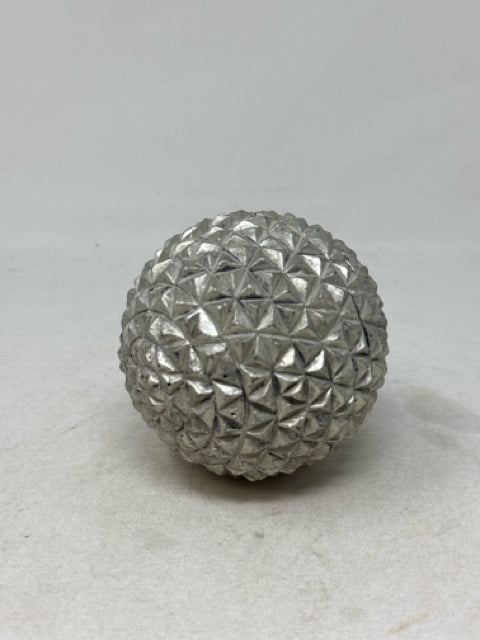 Silver Accent Ball
