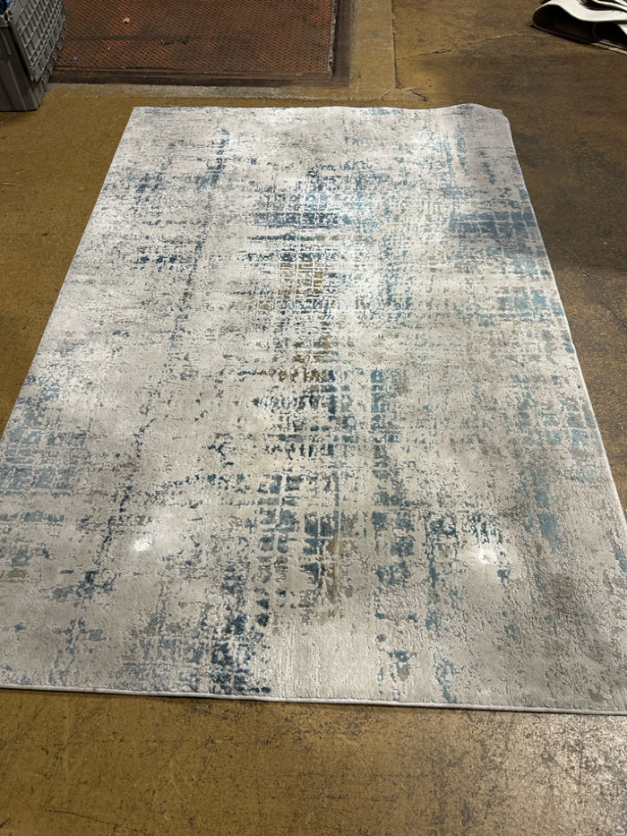 5' x 7.5' Carpet (Damaged)