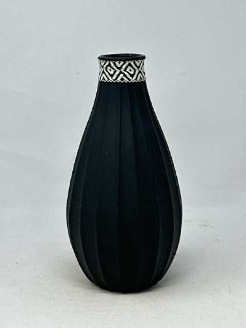 Black Glass Ribbed Vase [MHF]